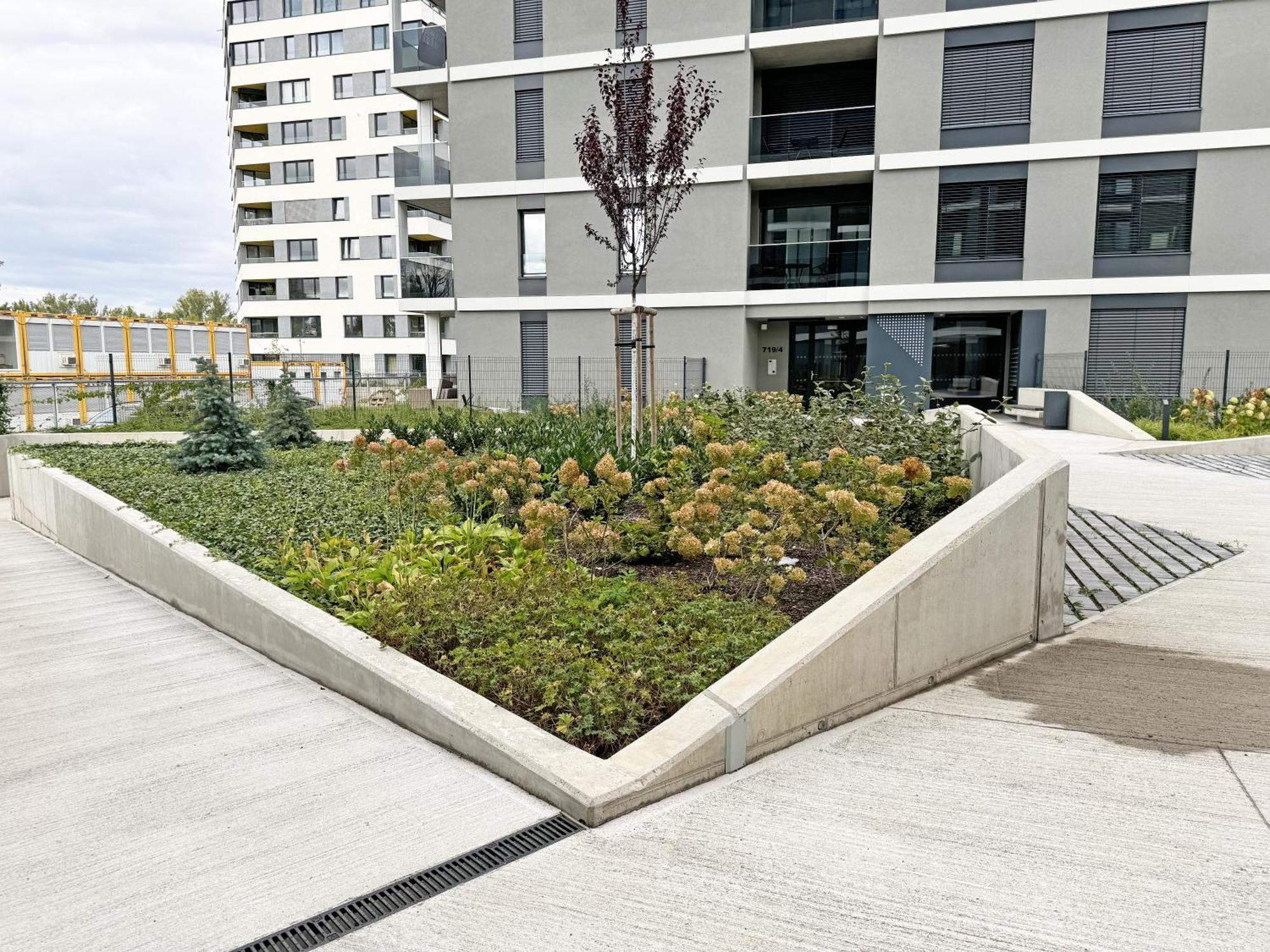 Apartmán New Studio, King Bed, Free Parking, Terrace *