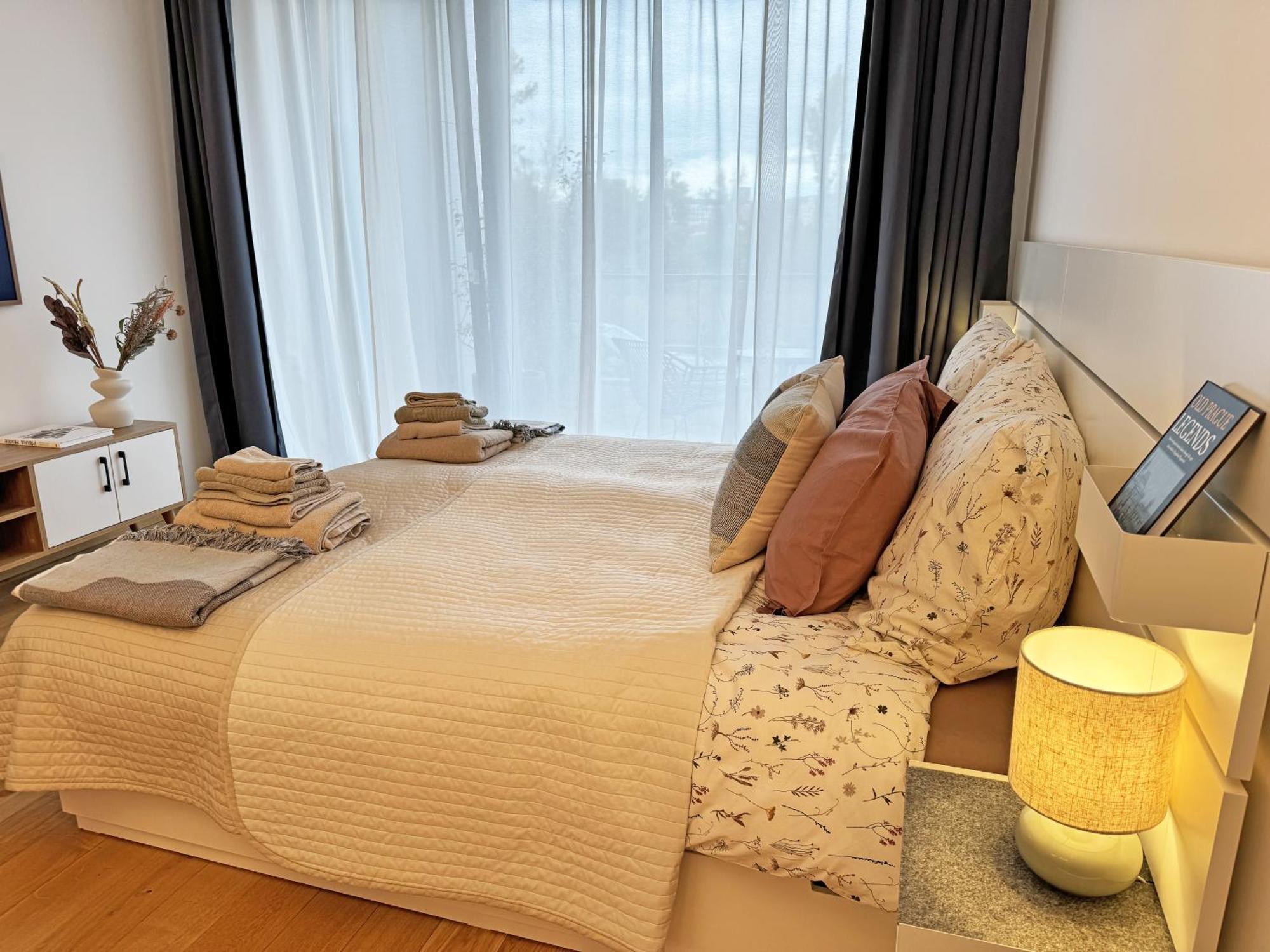 Apartmán New Studio, King Bed, Free Parking, Terrace Praha