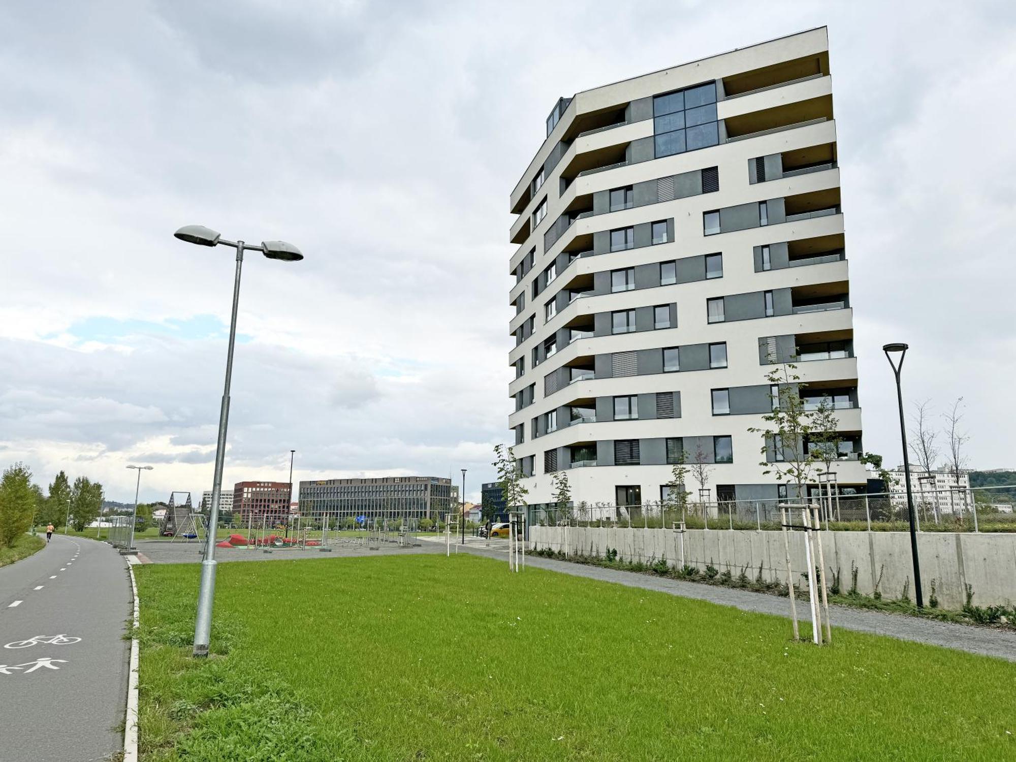 New Studio, King Bed, Free Parking, Terrace Praha