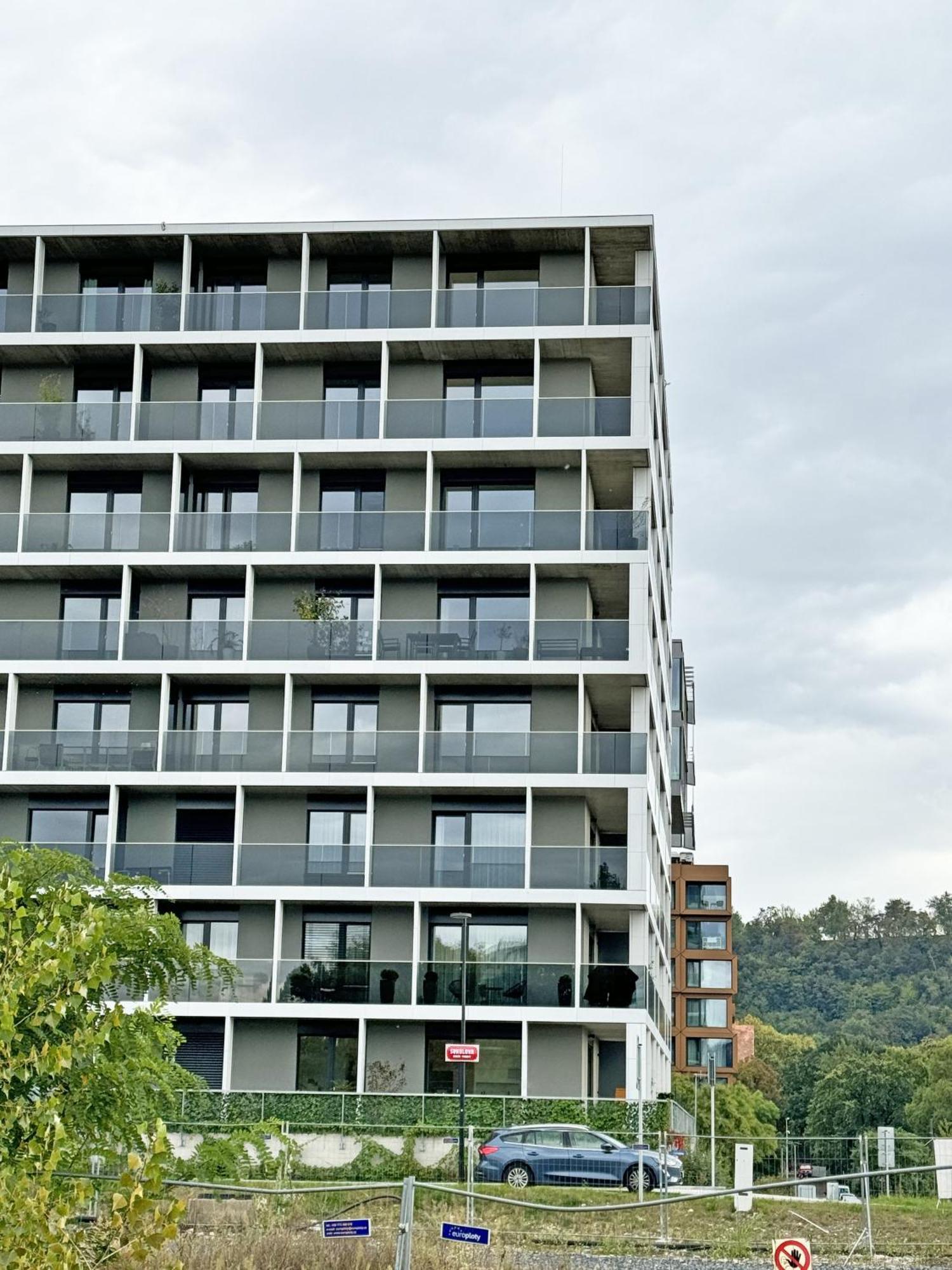 New Studio, King Bed, Free Parking, Terrace Apartmán *