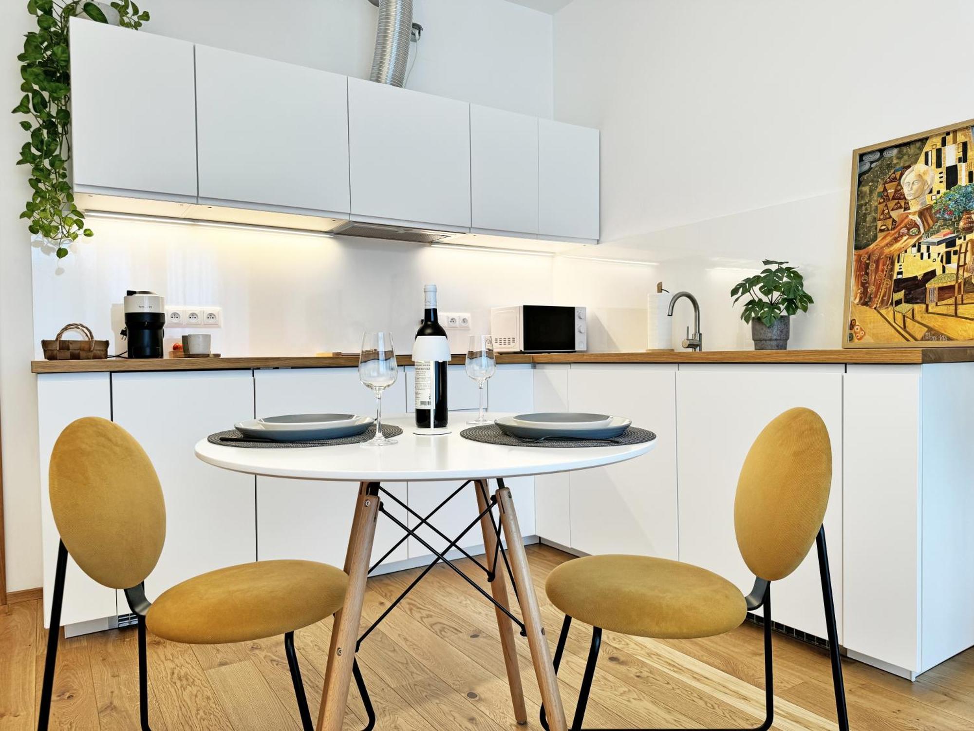 New Studio, King Bed, Free Parking, Terrace Apartmán