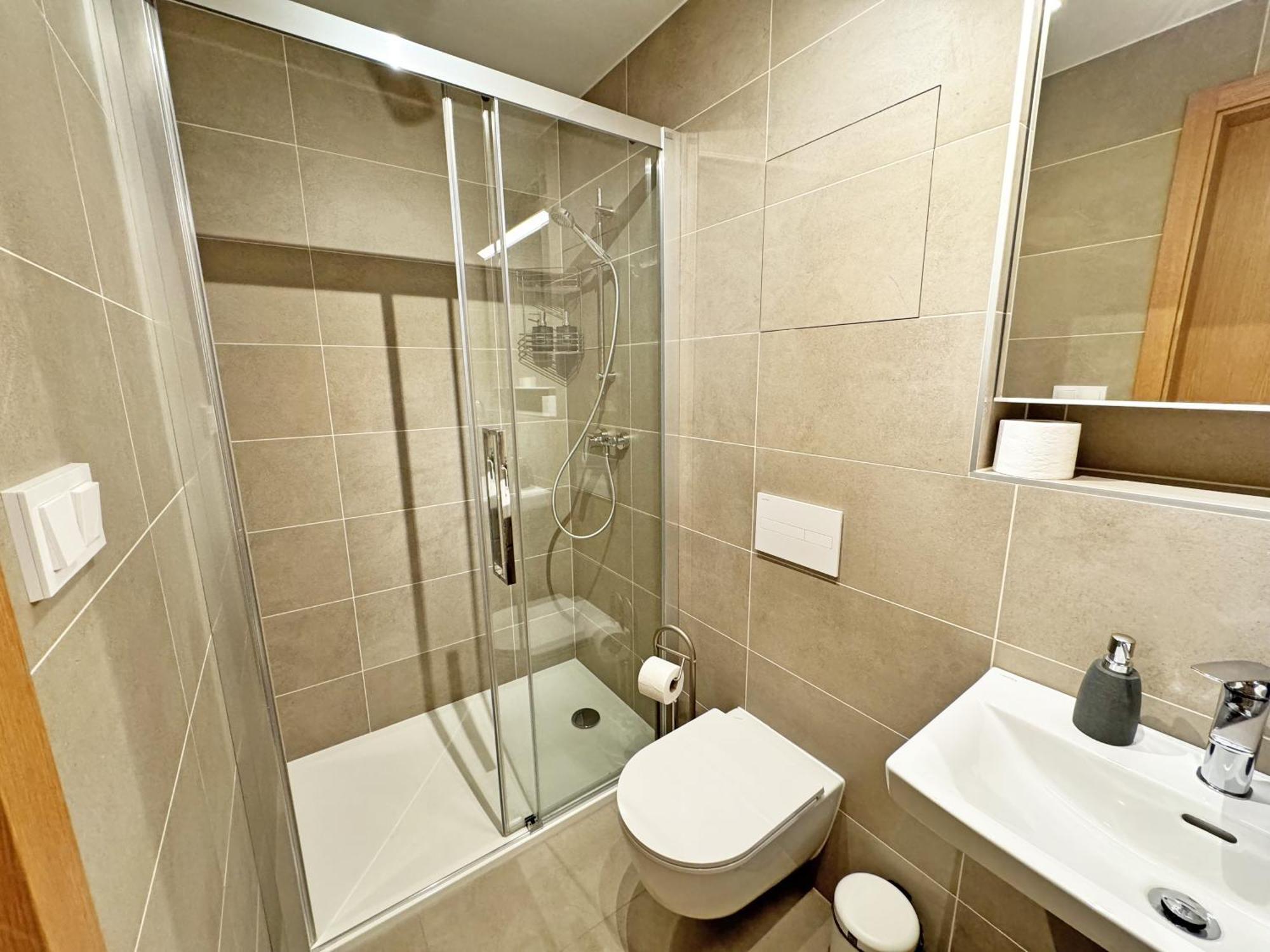 Apartmán New Studio, King Bed, Free Parking, Terrace *