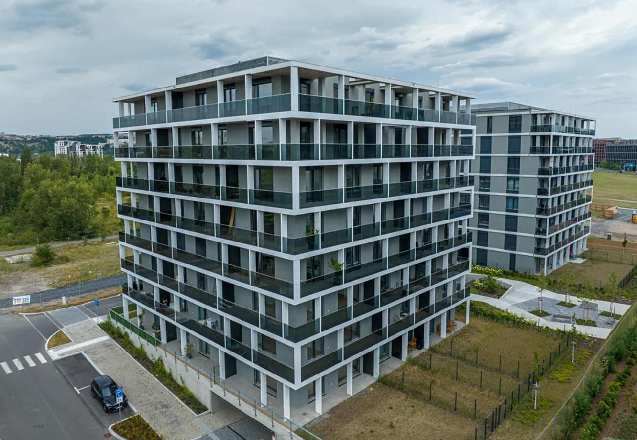 New Studio, King Bed, Free Parking, Terrace * Praha